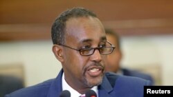 Waziri mkuu wa Somalia Mohamed Hussein Roble akizungumza bungeni, Mogadishu.