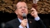លោក Martin Kobler បេសកជន​ពិសេស​របស់​អង្គការ​សហប្រជាជាតិ​ប្រចាំ​សាធារណ​រដ្ឋ​ប្រជាធិបតេយ្យ​កុងហ្គោ​ថ្លែង​ទៅ​កាន់​យោធា​នៅ​ខាង​ក្រៅ​ក្រុង Goma ភាគ​ខាង​កើត​នៃ​ប្រទេស​ កាលពី​ថ្ងៃទី៣១ ខែសីហា ឆ្នាំ២០១៣។