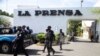 Tropas especiales de la policía allanaron el diario La Prensa en una investigación por posible lavado de dinero y fraude aduanero.