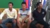 ពី​ឆ្វេង​ទៅ​ស្តាំ គឺ ឡា ណារ៉ុង ខឹម ភក្តី និង​ពិន ហ៊ាង ជា​ជន​សង្ស័យ​ដែល​ត្រូវ​បាន​ចាប់ខ្លួន​ក្នុង​បទចោទ​ប្រកាន់​ថា បាន​សម្លាប់​លោក តាំង ទ្រី ជា​អ្នកកាសែត និង​ជា​សមាជិក​នៃ​សមាគម​សារ​ព័ត៌មាន​ខ្មែរ​អ្នក​ប្រជា​ធិបតេយ្យ​នៅ​ថ្ងៃអាទិត្យ ទី១២ ខែតុលា ឆ្នាំ២០១៤។ (រូបថត៖ សមាគម​សារព័តមាន​ខ្មែរ​អ្នក​ប្រជា​ធិបតេយ្យ)