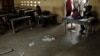 Une urne vandalisée après des violences à Yopougon, à Abidjan, Côte d'Ivoire, le 30 octobre 2016.