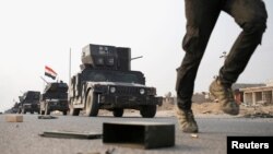 Un membre des forces spéciales irakiennes sur une route près de Mossoul, Irak, le 25 octobre 2016.