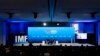 El presidente del Grupo del Banco Mundial, David Malpass, a la derecha, habla con John Lipsky durante la reunión anual de 2022 de esa entidad y el FMI en Washington, el miércoles 12 de octubre de 2022.