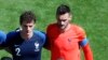 Benjamin Pavard, à gauche, et Hugo Lloris lors du match France - Australie, Russie, le 16 juillet 2018