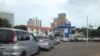 Filas em bomba de gasolina, na capital moçambicana, Maputo. Moçambique, Janeiro 2017