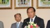​រូបឯកសារ៖ លោក ​ប្រាក់ សុខុន រដ្ឋមន្រ្តី​ថ្មី​នៃ​​​ក្រសួង​ការបរទេសនិង​សហប្រតិបត្តិការ​អន្តរជាតិ​កម្ពុជា​ថ្លែង​​ទៅកាន់​អ្នក​សារព័ត៌មាន​នៅ​ក្នុង​ជំនួបទ្វេភាគី​​ជាមួយ​រដ្ឋមន្រ្តីក្រសួង​ការបរទេស​នៃ​សាធារណៈ​រដ្ឋ​ប្រជាមានិត​ចិនលោក ​វ៉ាង យី (Wang Yi) នៅថ្ងៃ​សុក្រទី២២ ​ខែ​មេសា​ ឆ្នាំ​២០១៦ នៅរាជធានី​ភ្នំពេញ។ (ឡេង ឡែន/VOA)