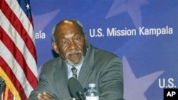 Johnnie Carson está em digressão por 6 países africanos com a missão de facilitar as negociações entre os governos africanos e companhias americanos do sector da energia (Arquivo)
