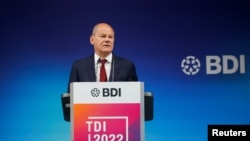 អធិការបតីអាល្លឺម៉ង់ លោក Olaf Scholz ថ្លែងក្នុងកិច្ចប្រជុំប្រចាំឆ្នាំនៃសហព័ន្ធឧស្សាហកម្មអាល្លឺម៉ង់ (BDI) នៅទីក្រុងប៊ែរឡាំង ប្រទេសអាល្លឺម៉ង់ ថ្ងៃទី២១ ខែមិថុនា ឆ្នាំ២០២២។
