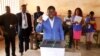Le président Faure Gnassingbé vote dans un bureau à Lomé au Togo, le 25 avril 2015.