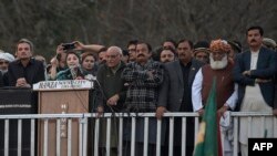 د پي ډي اېم مشر مولانا فضل الرحمان د قومي اسمبلۍ د غونډې د بایکاټ ترڅنګ د نویو عامو انتخاباتو غوښتنه هم وکړه