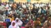 Les travailleurs du secteur public en assemblée générale à N'Djamena, le 27 octobre 2018. (VOA/ André Kodmadjingar)