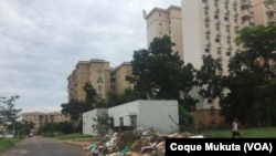 Lixo no Quarteirão E, Kilamba, Kilamba Kiaxi Luanda, Angola. 1 de Maio, 2021.
