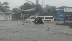 Cheias matam sete pessoas e desalojam milhares em Maputo