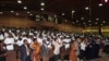 Des volontaires lors de la prestation de serment à Lomé, Togo, 6 décembre 2017. (VOA/Kayi Lawson)