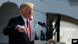 Le président Donald Trump devant la maison blanche, le 27 juillet 2018.