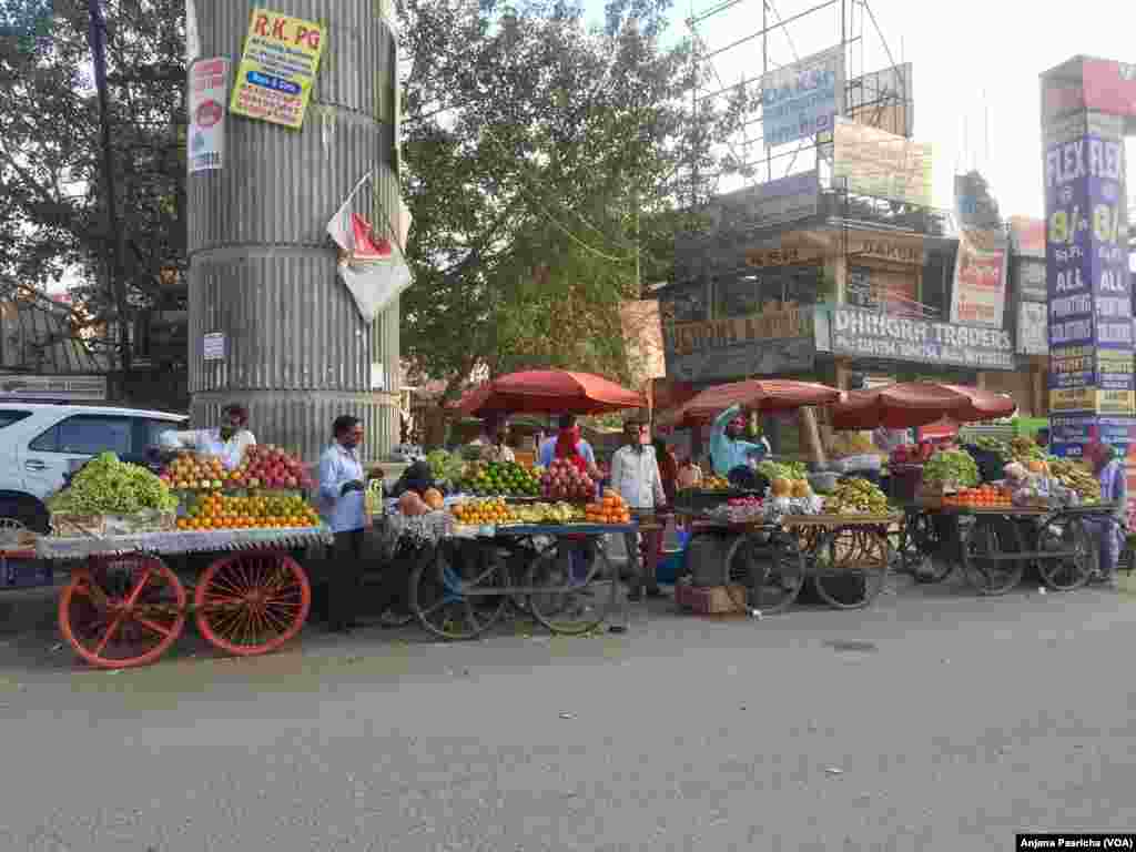 India's informal sector includes many workers selling fruits, vegetables and other wares.