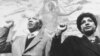 លោក Nelson Mandela និង​អតីត​ភរិយា Winnie ច្រៀង​បទ​ភ្លេង​របស់​​គណបក្ស African National Congress ក្នុង​អំឡុង​កិច្ចប្រជុំ​​សាសបា​អន្តរជាតិ​​មួយ​នៅ​ទី​ក្រុង​ហ្សឺណែវ​ប្រទេស​ស្វ៊ីស កាល​ពី​ថ្ងៃ​ទី​៨ ខែ​មិថុនា ឆ្នាំ​១៩៩០។