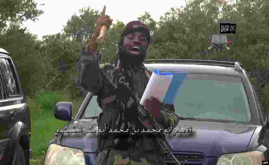 Abubakar Shekau, chef du mouvement extrémiste islamiste Boko Haram, dit qu’il n’est pas mort et déclare avoir créé un califat dans le Nord du Nigéria, dans une vidéo dont l’AFP a obtenu une copie.
