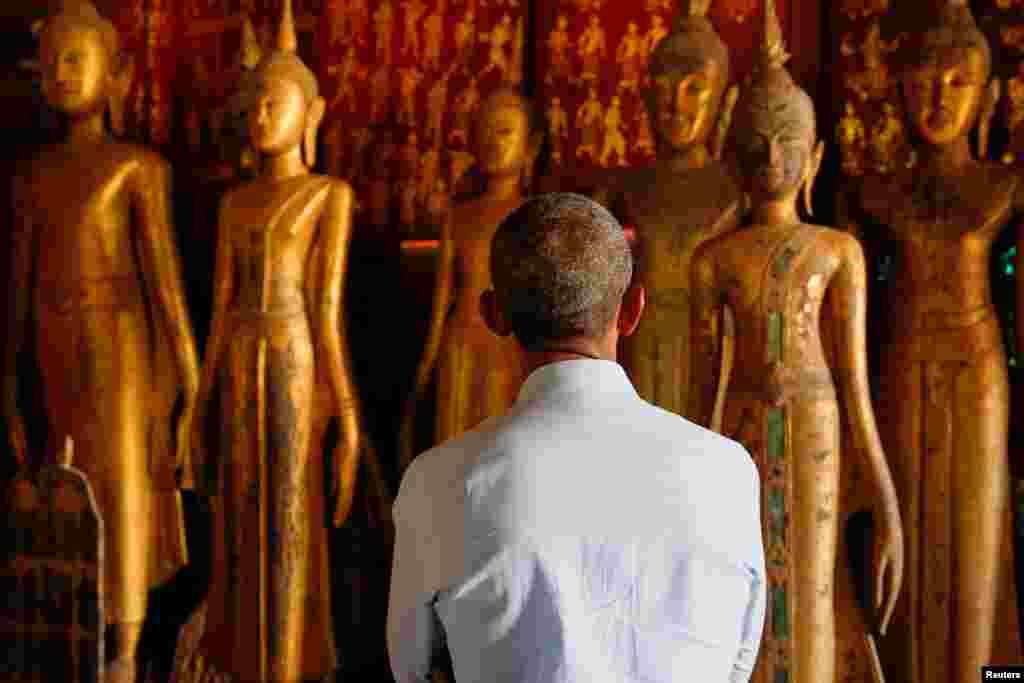 លោក​អូបាម៉ា ​ធ្វើ​ទស្សនកិច្ច​នៅ​វត្ត Xieng Thong ក្នុង​ក្រុង​ហ្លួងព្រះបាង ប្រទេស​ឡាវ កាល​ពី​ថ្ងៃ​ទី​០៧ ខែ​កញ្ញា ឆ្នាំ​២០១៦។&nbsp;