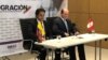 Christian Krüger Sarmiento, izquierda, director de Migración Colombia y Eduardo Sevilla, Superintendente Nacional de Migraciones de Perú emiten una resolución conjunta luego de dos días de reuniones sobre el fenómeno migratorio de venezolanos en sus territorios.