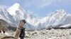 བོད་ནས་བལ་ཡུལ་བར་མེ་འཁོར་ལྕགས་ལམ་ལས་གཞིའི་ཆེད་རྒྱ་ནག་གི་ལས་དོན་རུ་ཁག་བལ་ཡུལ་ལ་འབྱོར་བ།