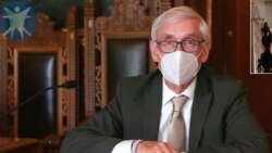 威斯康辛州卫生部的视频截图显示州长埃弗斯戴着口罩发表讲话。(2020年7月30日)