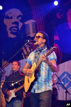 Kizua Gorjel em palco, no 3º Festival de Jazz de Luanda, 2011