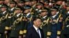 ប្រធានាធិបតីចិនលោក Xi Jinping ក្នុងអំឡុងពិធីមួយមុនពិធីបុណ្យជាតិរបស់ចិន នៅទីលាន Tiananmen ក្នុងទីក្រុងប៉េកាំង ប្រទេសចិន កាលពីថ្ងៃទី ៣០ ខែកញ្ញា ឆ្នាំ ២០២៣។ 