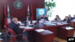 Tiranë: KQZ vazhdon numërimin e votave mes polemikave të palëve politike