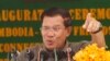 រូបឯកសារ៖ លោក​នាយករដ្ឋមន្ត្រី ហ៊ុន សែន លើក​ដៃ​ចង្អុល​ក្នុង​ពេល​ថ្លែង​សុន្ទរកថា​​នៅ​ក្នុង​អំឡុង​​ពិធី​សម្ពោធ​​​ថ្មី​មិត្តភាព​កម្ពុជា-ចិន​ឆ្លង​កាត់​ទន្លេ​បាសាក់​​ត្រង់​ចំណុច​ក្រុង​តាខ្មៅ​ខេត្ត​កណ្តាល កាល​ពី​ថ្ងៃ​ទី​៣ ខែ​សីហា ឆ្នាំ​២០១៥។ (AP Photo/Heng Sinith)