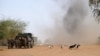 Des soldats français font exploser des mines sur le site d'un attentat-suicide, Gao, sur la route de Gourem, le 10 février 2013 