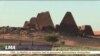 Les pyramides du Soudan attirent les touristes