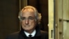 Bernard Madoff quitte le tribunal fédéral américain après une audience concernant sa libération sous caution, le 14 janvier 2009 à New York.