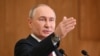 O Presidente russo, Vladimir Putin, participa numa conferência de imprensa em Astana