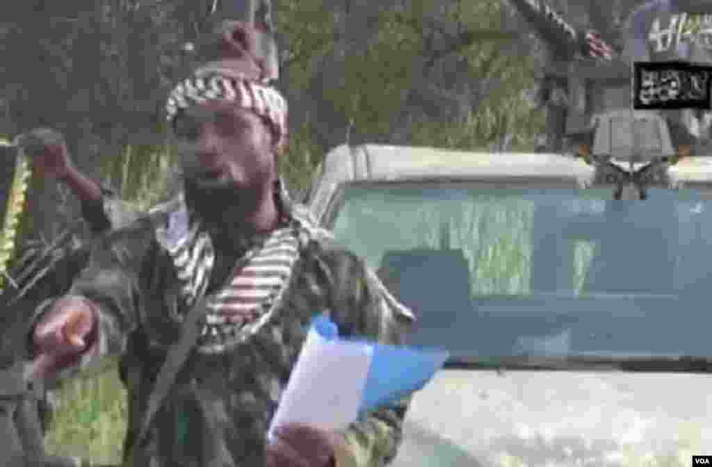 Abubakar Shekau, chef du mouvement extrémiste islamiste Boko Haram, dit qu’il n’est pas mort et déclare avoir créé un califat dans le Nord du Nigéria, dans une vidéo dont l’AFP a obtenu une copie.