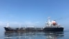 Economistas advierten que Venezuela seguirá dependiendo de Irán para abastecer su mercado con gasolina, pero indican que será muy costoso. [Archivo]