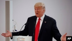 លោក​ប្រធានាធិបតី​ Donald Trump ថ្លែង​ក្នុង​កិច្ចប្រជុំ Women's Entrepreneurship Finance ដែល​ជា​ផ្នែក​មួយ​នៃ​កិច្ចប្រជុំ​កំពូល G20 កាលពី​ថ្ងៃទី៨ ខែកក្កដា ឆ្នាំ២០១៧ ក្នុង​ក្រុង Hamburg ប្រទេស​អាល្លឺម៉ង់។