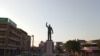 Estátua de Eduardo Mondlane na Avenida Eduardo Mondlane, Maputo, Moçambique. 3 de Fevereiro, 2022