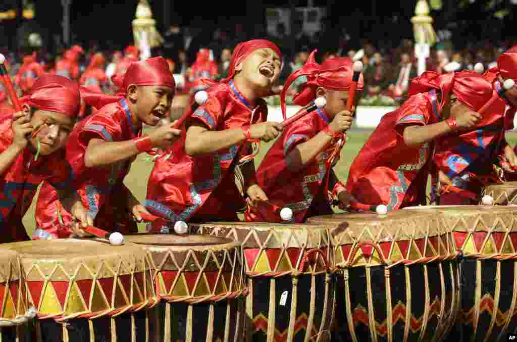 យុវជន​ឥណ្ឌូនេស៊ី​លេង​ស្គរ​នៅ​អំឡុងពេល​ពិធី​មួយ​ ដែល​ត្រូវ​បាន​ធ្វើ​ឡើង​ដើម្បី​រំឮក​បុណ្យ​ឯករាជ្យ​ជាតិ​លើក​ទី​ ៧១ នៅ​វិមាន Merdeka ក្នុង​រដ្ឋធានី​ហ្សាកាតា ប្រទេស​ឥណ្ឌូនេស៊ី។&nbsp;