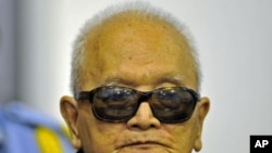 Khmer Rouge leader Nuon Chea stood before the court on October 19, 2011. 