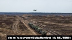 Військові навчання Росії та Білорусі у Брестській області, 19 лютого 2022 (Vadim Yakubyonok/Belta/Handout via REUTERS)