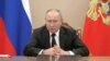ប្រធានាធិបតី​រុស្ស៊ី លោក Vladimir Putin ថ្លែង​អំពី​ការ​ត្រៀម​កងកម្លាំង​នុយក្លេអ៊ែរ​ជាស្រេច​​ដើម្បី​ឆ្លើយតប​ទៅ​នឹង​វិធានការ​របស់​ក្រុម​បស្ចិម​ប្រទេស ទីក្រុង​មូស្គូ ប្រទេស​រុស្ស៊ី ថ្ងៃទី២៧ ខែកុម្ភៈ ឆ្នាំ២០២២។ (Russian Pool/Reuters TV via REUTERS)