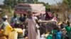 Des réfugiés soudanais dans les ténèbres d'un camp reculé en RDC