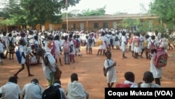Alunos em Luanda