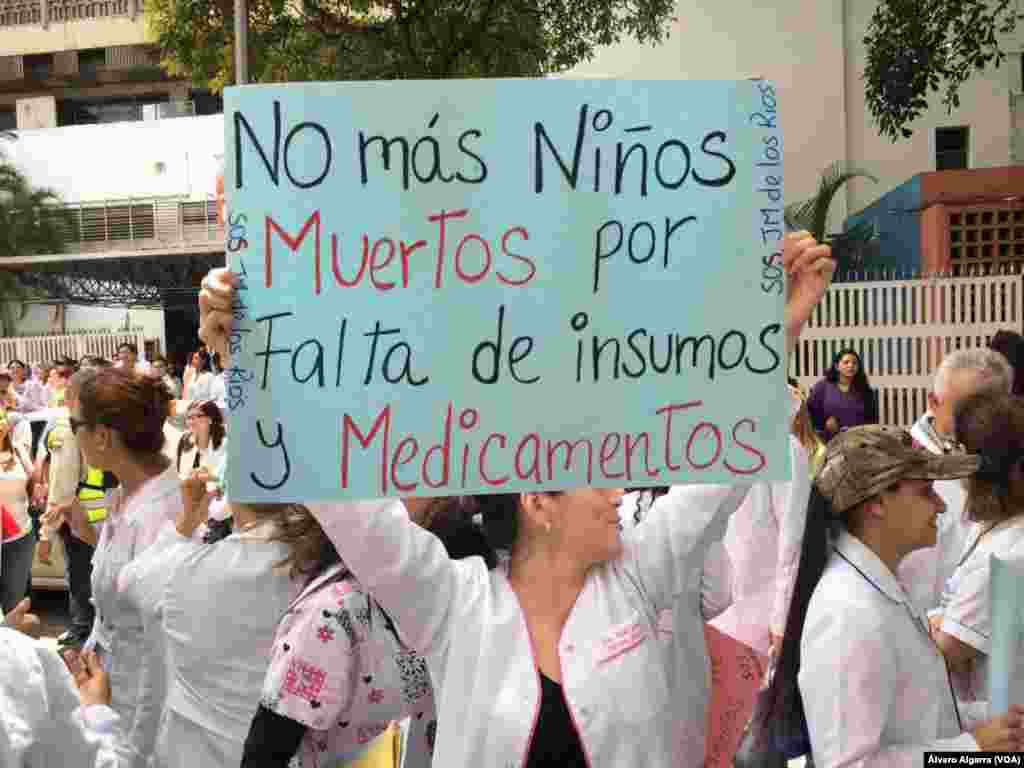El personal médico asegura que los más perjudicados con la escasez y falta de insumos son los niños.