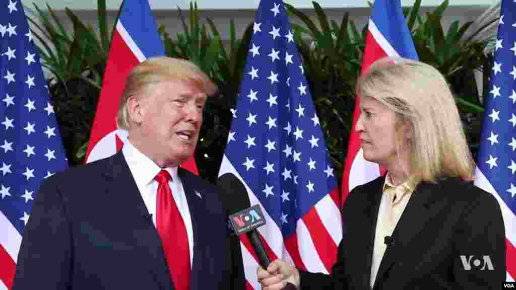 Shugaba Donald Trump yana amsa tambayoyin wakiliyar Greta Van Susteren bayan Ganawarsa da Kim Joung Un a Singapore