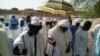 L'imam Djigarey Ber Imam Abrahaman Ben Essayati prie lors de la fête du mouton, ou Tabaski, à Tombouctou, le 12 septembre 2016. (VOA/Kassim Traoré)