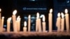 ARCHIVO - Velas encendidas por familiares de presos políticos pueden verse durante una vigilia en la sede del Ministerio Público en Caracas, el 2 de diciembre de 2024.