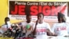 "Y en a marre" face à la presse sénégalaise à Dakar, le jeudi 17 août 2017. (VOA/Seydina Aba Gueye)