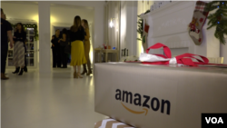 Amazon, líder en ventas en línea, busca interrogar al presidente Donald Trump sobre el contrato militar otorgado a Microsoft. (VOA/Antoni Belchi) 